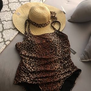 Simply stunning Catherine Malandrino animal print bathing suit and hat NWT